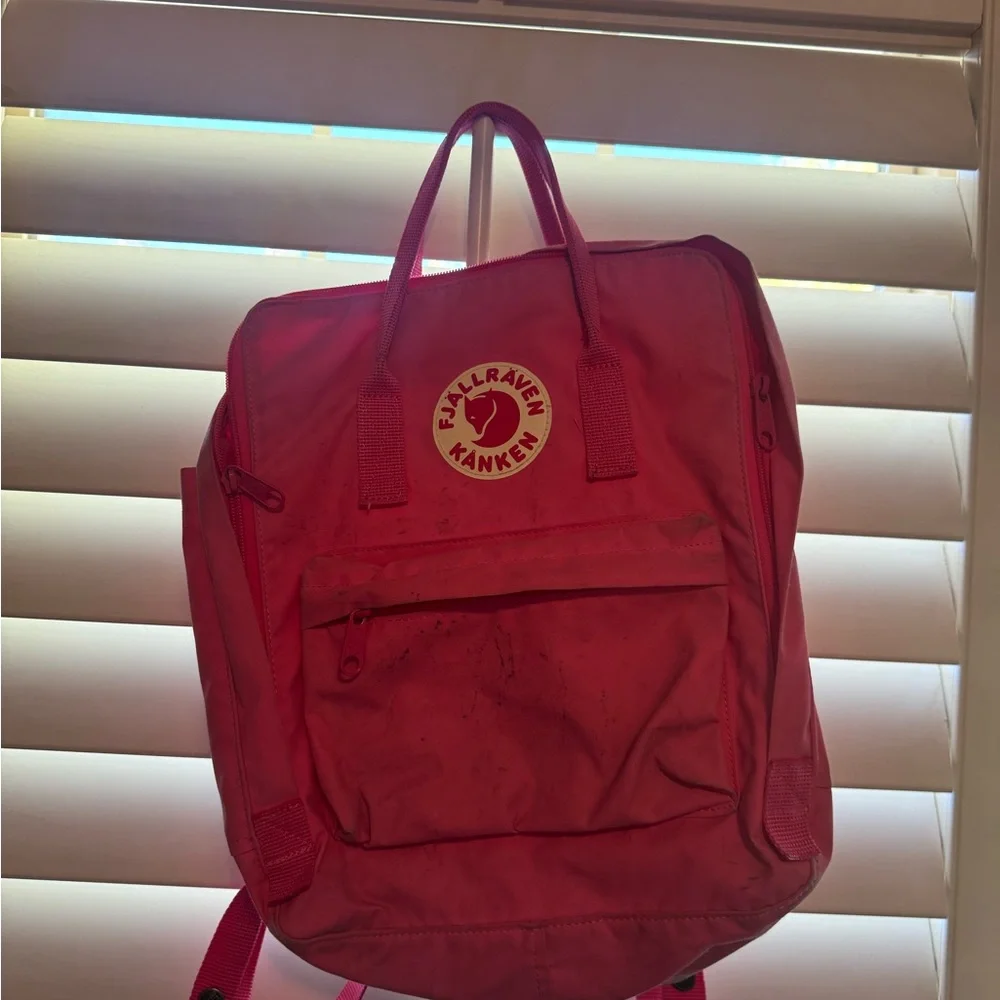 Fjallraven Kånken Raspberry Backpack - Picture 1 of 2